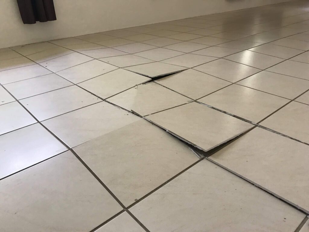 Dustlees tile removal